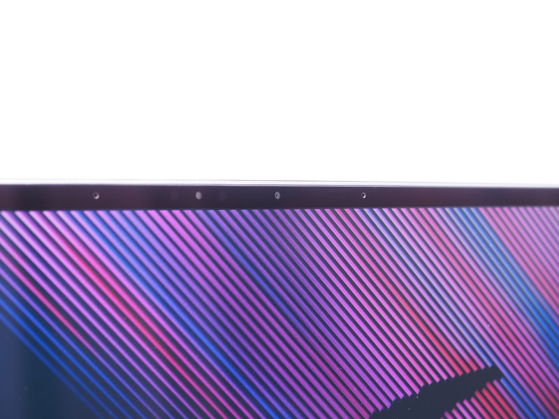 上部ベゼルには207万画素Webカメラ、IRカメラ(顔認証対応)も備えている