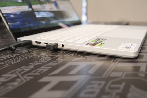 2018年モデルASUS メモリ 4G 新品SSD240G Wifi対応 USB3.0 薄型スリム