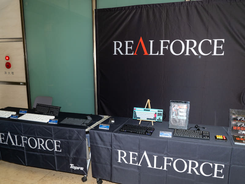 会場の外には決勝トーナメント出場者にも愛用者が多かった「X1UC11」をはじめ、人気の現行機種を展示していた