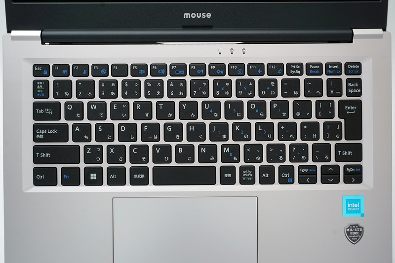 キーボードは日本語配列。バックライトは備わっていない