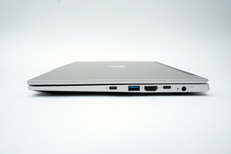 右側面にUSB 3.0 Type-C(データ通信専用)、USB 3.0、HDMI出力、USB 3.0 Type-C(USB PD専用)