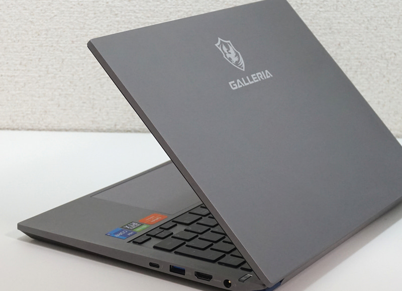 中古PCではあるが外観は非常に美しく、使用感はなかった