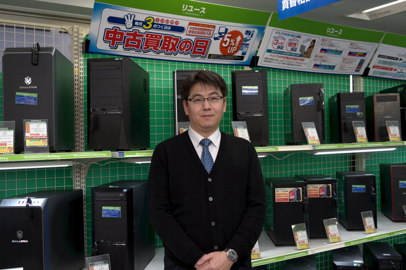 今回はドスパラを運営する株式会社サードウェーブの営業統括本部、商品本部商品2部部長の黒田貴嗣氏にお話をうかがった