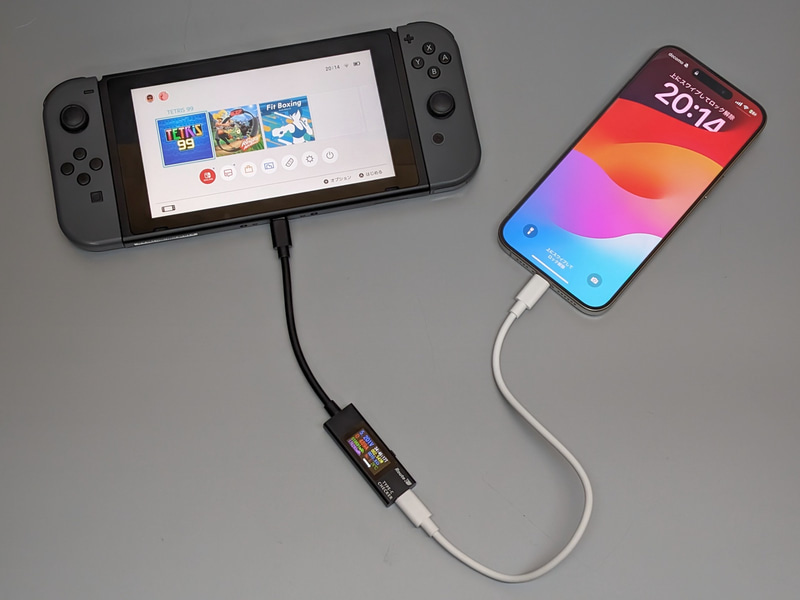 充電中の様子。なお今回は供給電力および充電の方向をチェックするためにUSB Type-Cケーブルにテスターを装着している