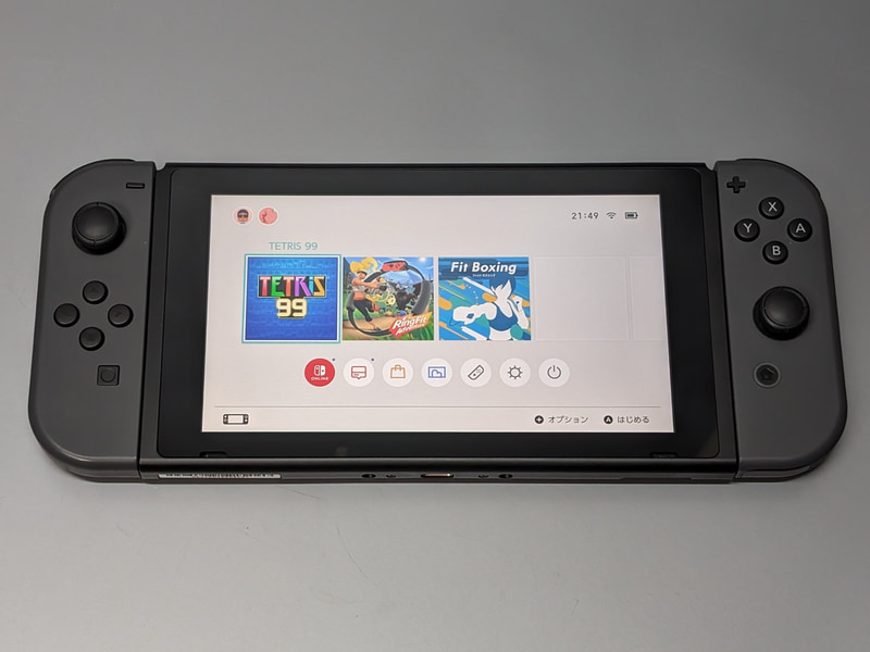 リバースチャージを行なうには、上記画面のもう1つ先、Aボタンを3回押した後に表示される画面(ホーム画面)にしておくのがベターだ