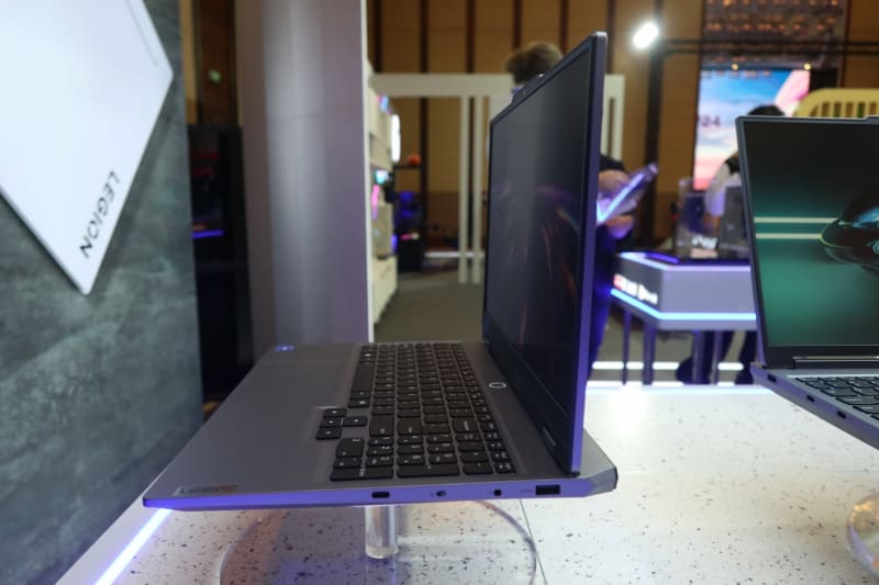 LOQシリーズの側面。排気口がなくなっていることが分かる