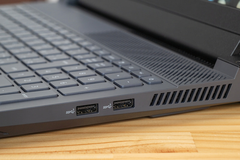 右側面にUSB 3.2 Gen 1×2