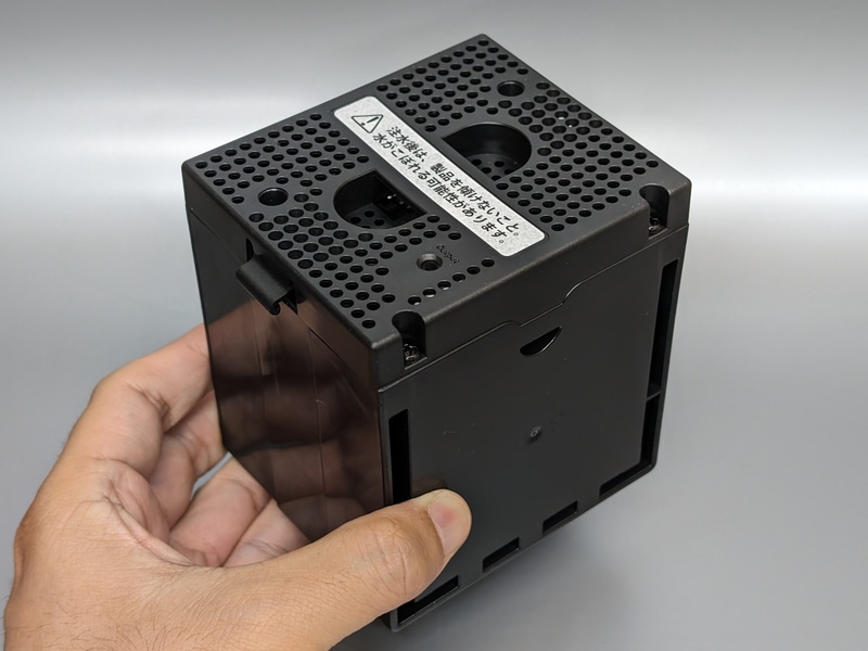 電池本体。ずっしりと重い