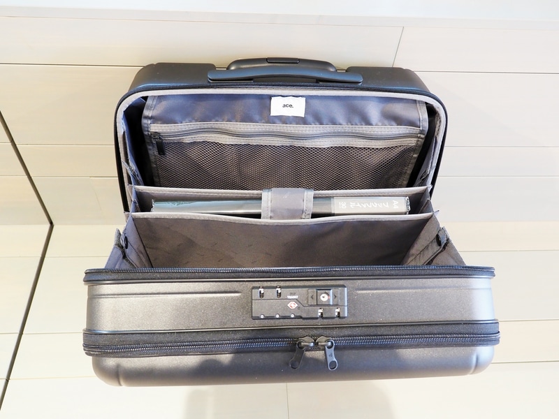 A4サイズの書類などの仕分けに便利な内装仕切りを装備しているので、ビジネスで利用したい人にも適している