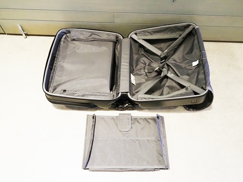 内装仕切りは取り外すことが可能。通常のスーツケースのような使い方もできる