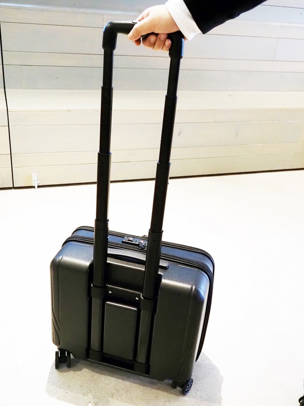 身長やシーンに応じて段階調節可能なプルドライブハンドルを装備している