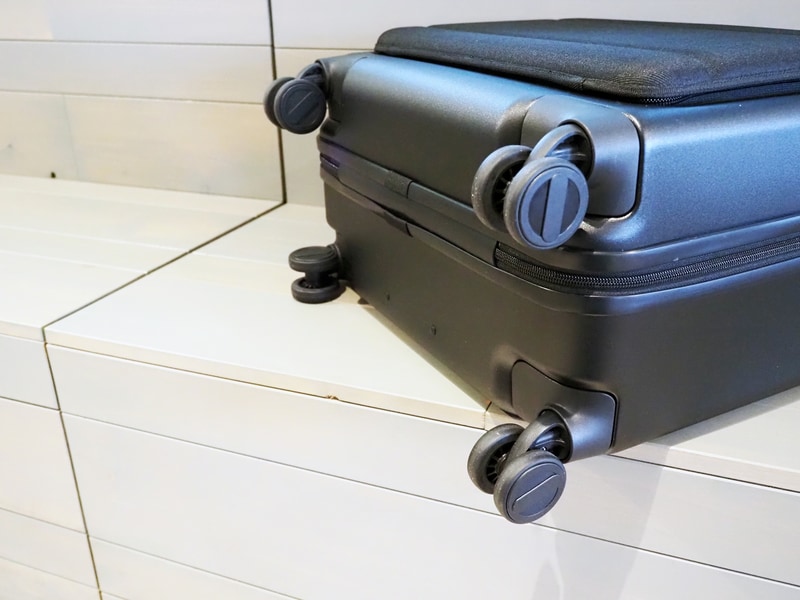 旋回性に優れるという双輪キャスターを4基装備している