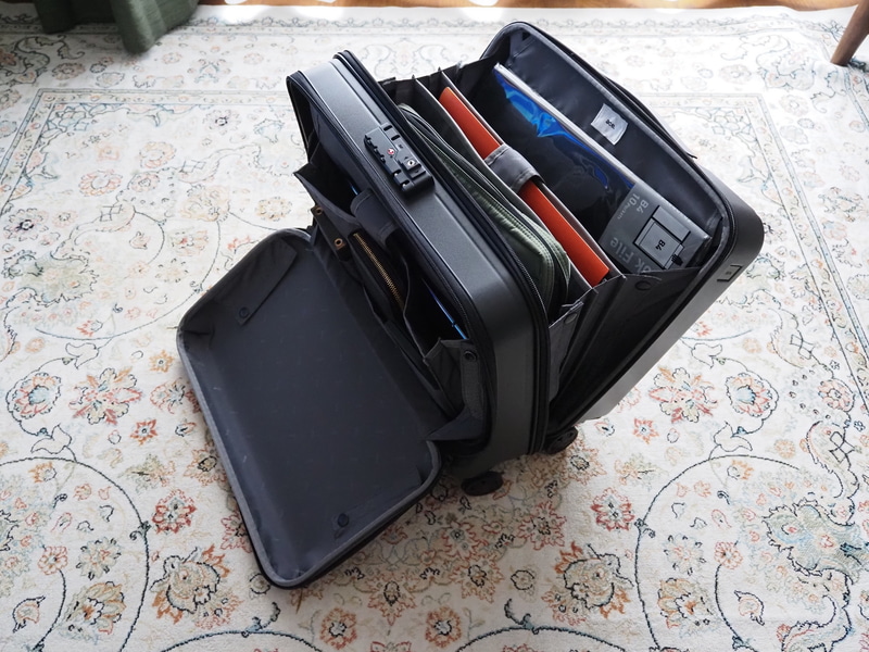 B4ファイルまで収納できるのは素直にうれしい