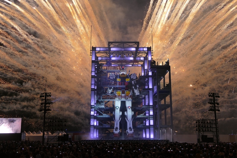 ガンダム自体が燃え上がるような演出も©︎創通・サンライズ