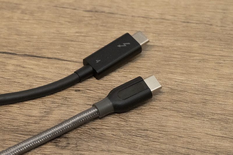 市販のUSB Type-Cケーブル。コネクタの見た目は同じだが、対応する規格が違ったりする