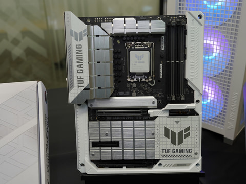 ASUSが配線が見えないマザーボード/ビデオカード/PCケースを国内