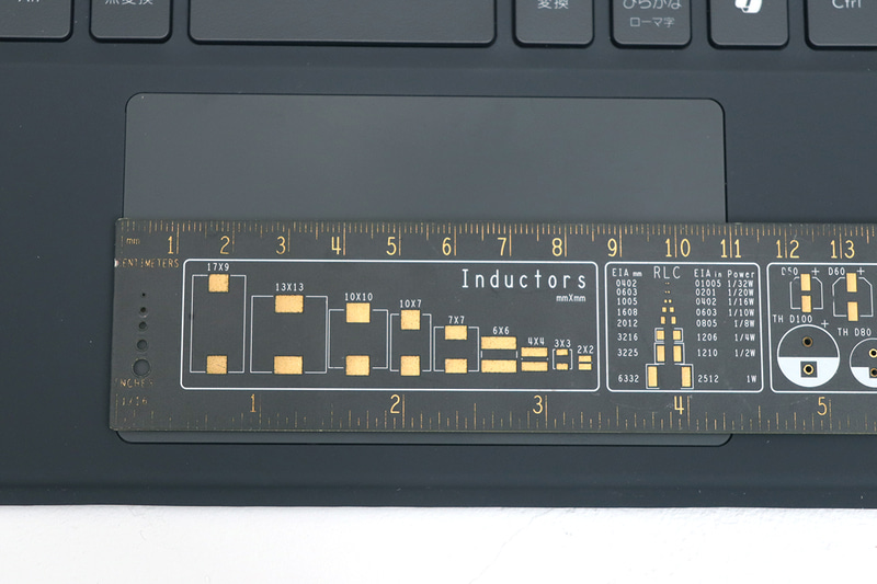 タッチパッドは110×62mm