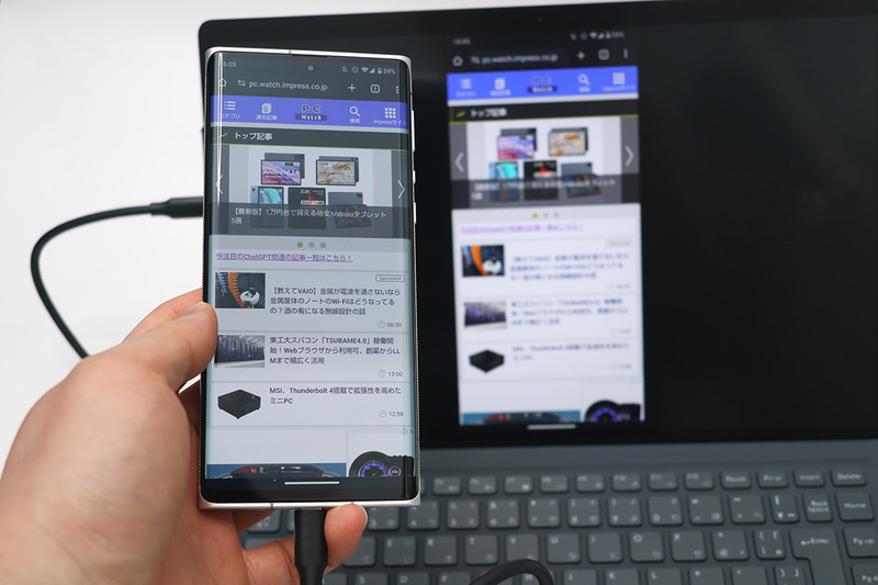 Leitz Phone 1を接続したところ問題なくミラーリング表示できた。キーボード/タッチパッドも利用可能