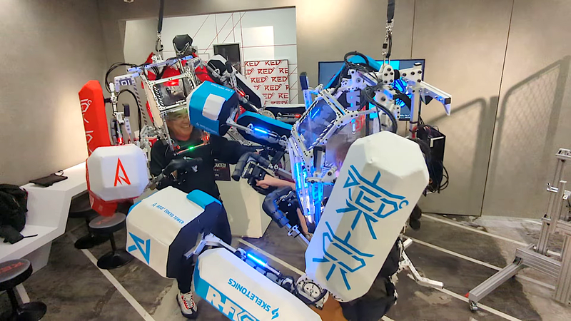 お互いに笑顔でバンバン殴り合う