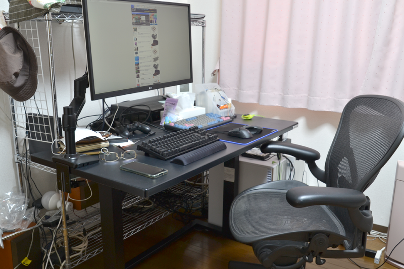 バウヒュッテのゲーミングデスク「ステーブル・テーブル」を導入