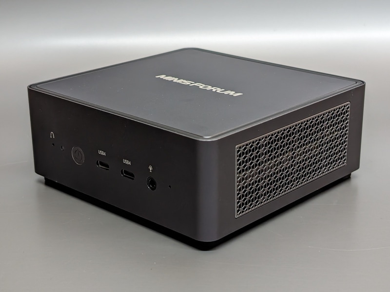 ミニPC(MINISFORUM「UM790 Pro」)。サイズは実測130×126×53mm