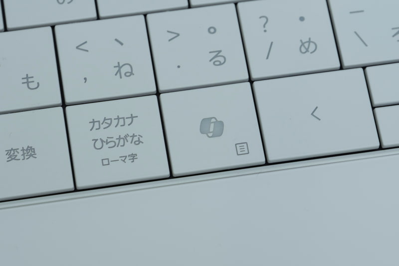 Core Ultraプロセッサ搭載のAI Ready PCということもあり、カーソルキー横にはCopilotキーを搭載