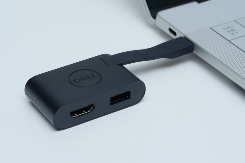 標準でHDMIとUSB 3.0 Type-Aを拡張するアダプタが付属