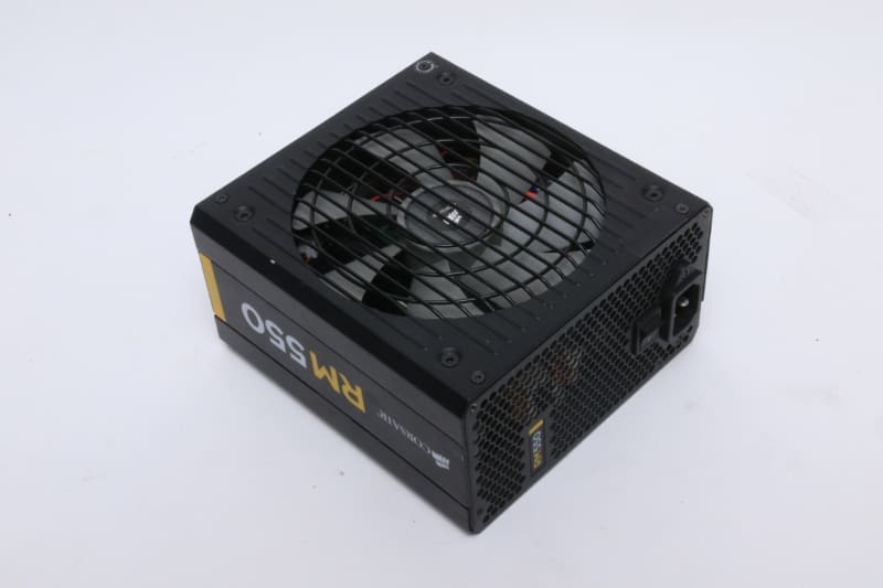 デスクトップPC用の電源は、少なくとも500W程度。60WのACアダプタなら少なくても9台は必要だ