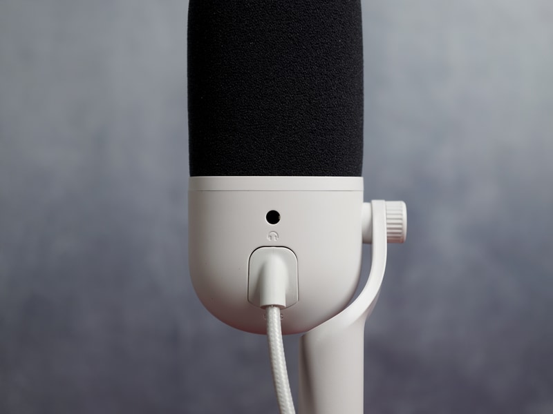 背面にイヤフォンジャック。ケーブルの端子は本体に合わせた特注だが、コネクタ自体はUSB Type-Cで着脱できる