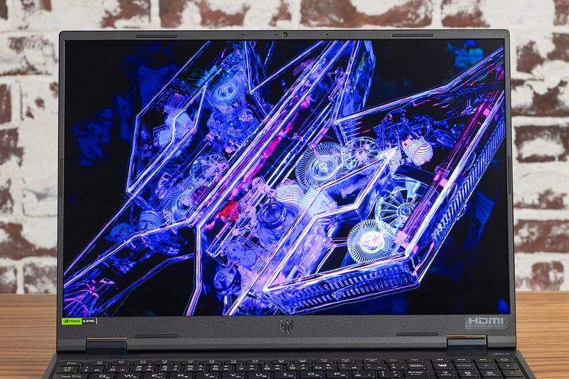 ディスプレイは16型のWQXGA(2,560×1,600ドット)。リフレッシュレートは240Hzと非常に高い