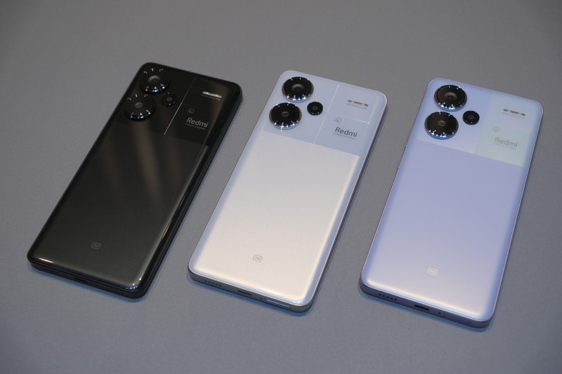 左から、ミッドナイトブラック、ムーンライトホワイト、オーロラパープル