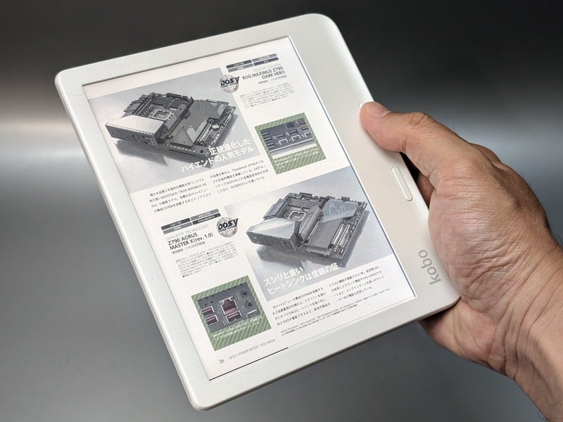 「<a href="https://books.rakuten.co.jp/event/e-book/ereaders/kobolibracolour/" class="n" target="_blank">Kobo Libra Colour</a>」。ホワイトのほかにブラックもラインナップする。実売価格は3万4,800円