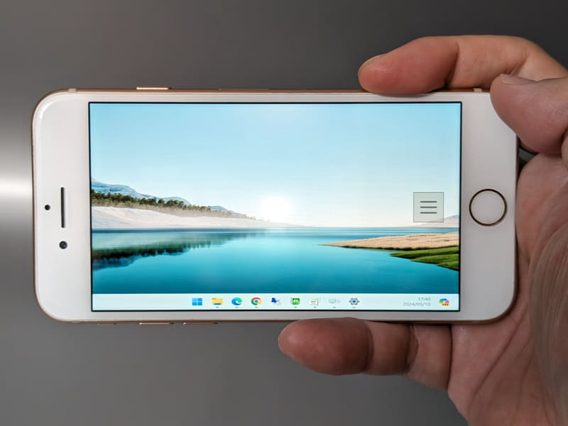 スマホにPCの画面が表示された。解像度や配置などの設定はPC側で行なう