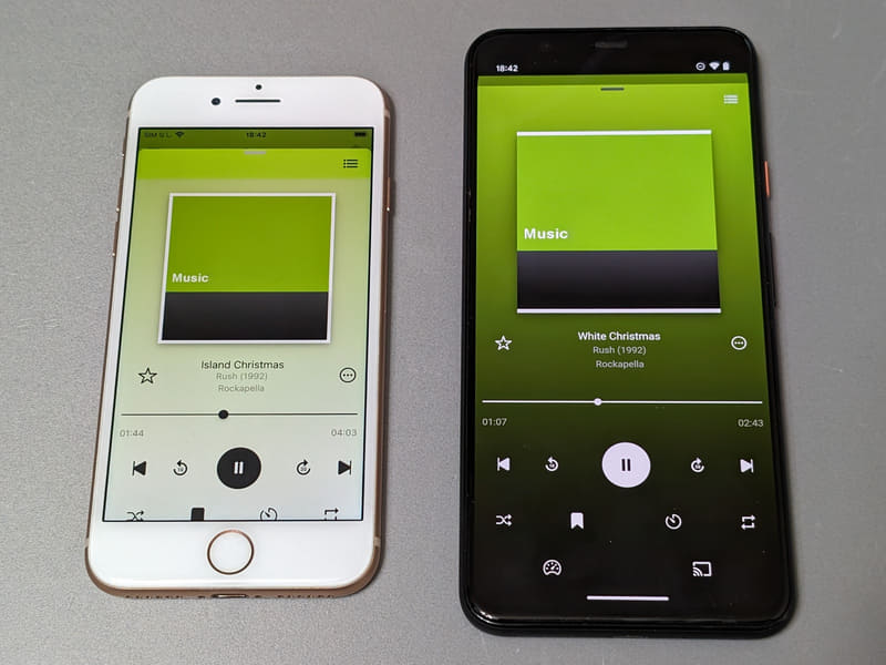 今回はiPhoneで手順を紹介したがAndroid(右)でも同様。同時にアクセスして異なる曲を再生することもできる