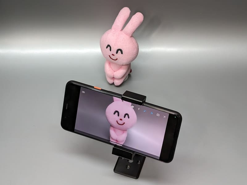 あとは一般的なWebカメラと同じように使えばよい。画面がそのままファインダーになるのでプレビューも容易だ。ちなみにワイヤレスで接続できるので設置場所の制約もない