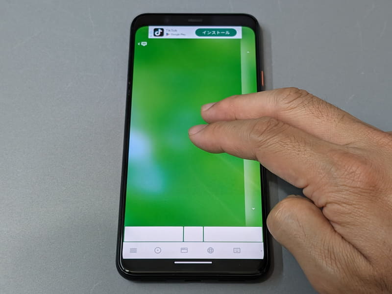 マウスおよびタッチパッドとして利用できる。2本指でのスクロールなどにも対応