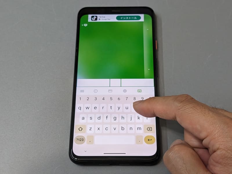キーボードとしても使える。ただし日本語キーボードは用意されていない