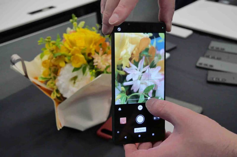 このようにスライドバーでピントを合わせる必要があるが、本格的なマクロ撮影が可能という印象