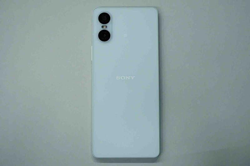 裏面。本体デザインは従来モデルをほぼ踏襲している