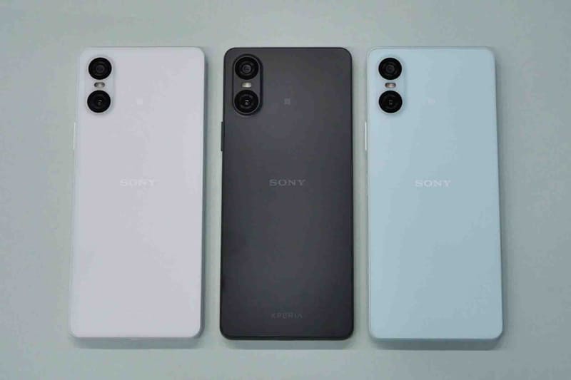 カラーはホワイト、ブラック、ブルーの3色を用意