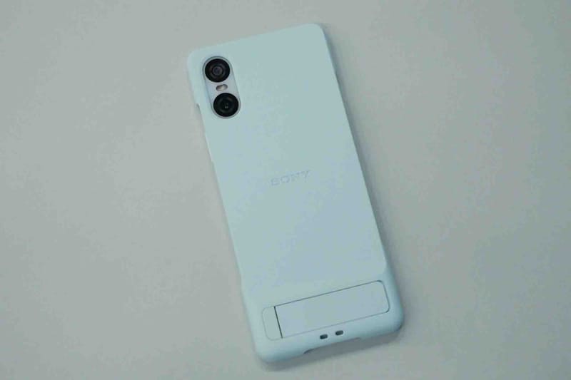 Xperia 10 VIにXQZ-CBESを装着した様子