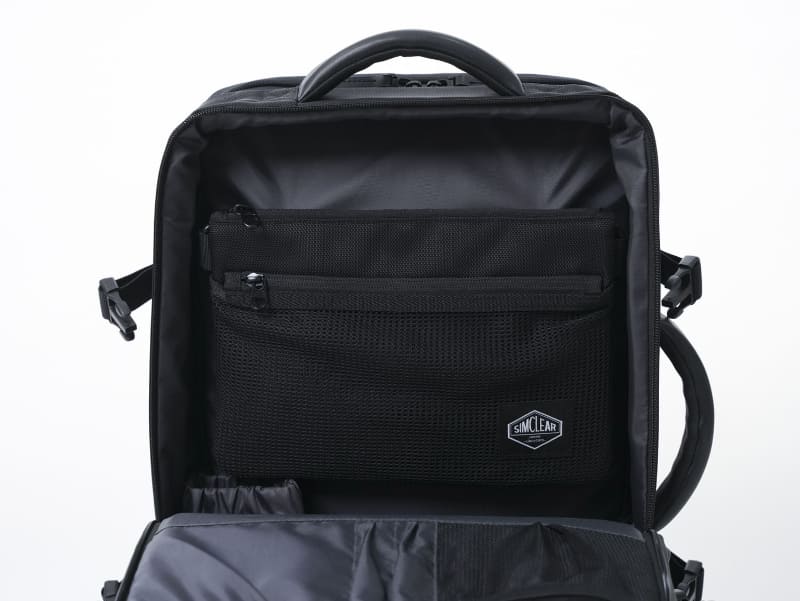 マグネット着脱式のサコッシュバッグが付属