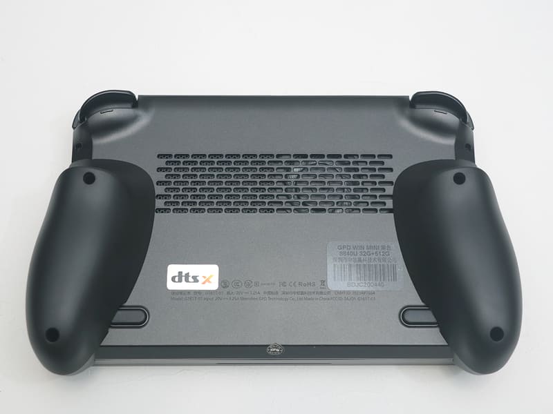 背面にネジ止めしたところ