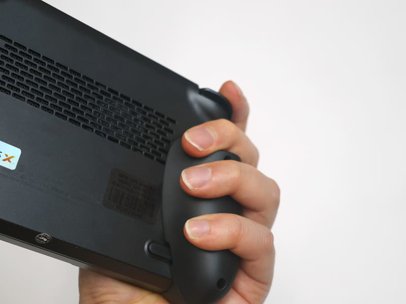 中指、薬指、小指に力が入りやすくなるため、人差し指でトリガーを引きやすくなる