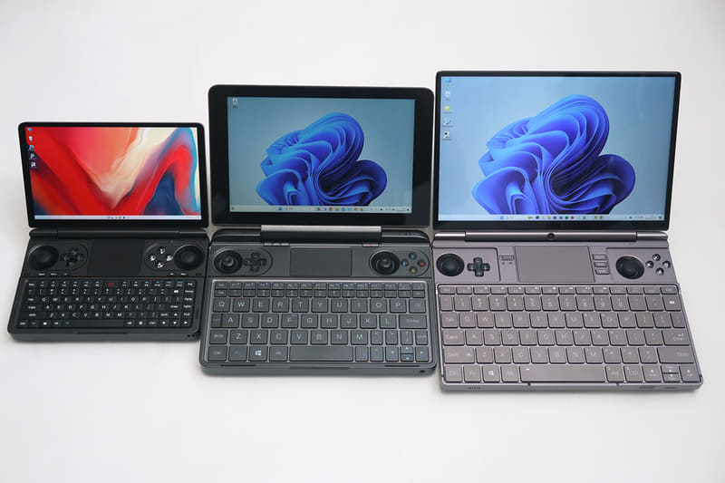 中央が8型の「GPD WIN Max」。その後「GPD WIN Max 2」(右)が発表され、もはやUMPCとは呼べないようなサイズに