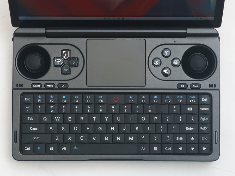 ハードウェアキーボード。キートップは凸形状で押しやすくなっている。GPD WIN 4などと比較しても抜群の使い心地だ