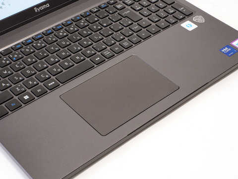 16型だけど1.28kgしかない軽量ノート。大画面モバイルしたい人に