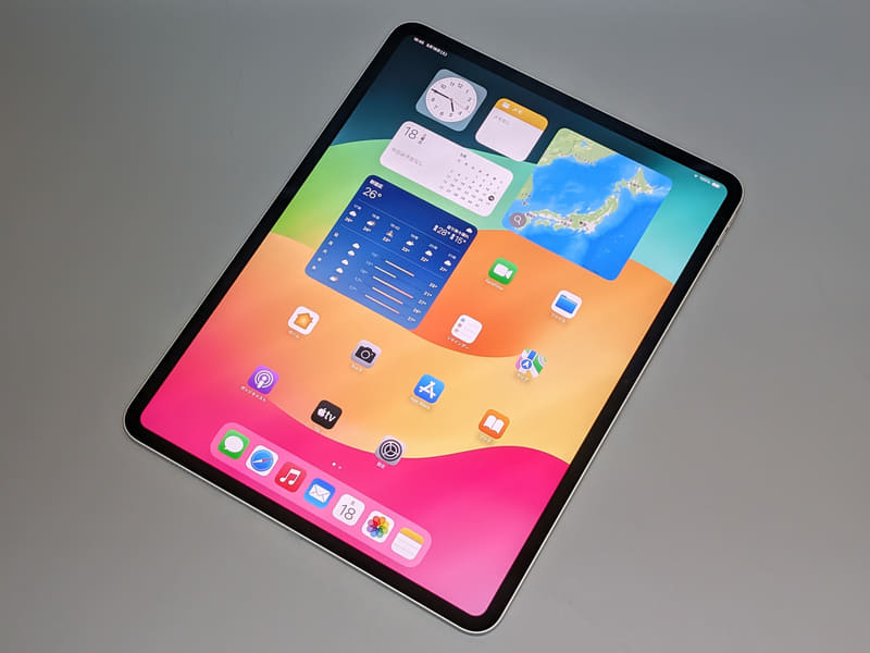 とはいえベゼルは上下左右とも同じ幅なので縦向きでも違和感はない