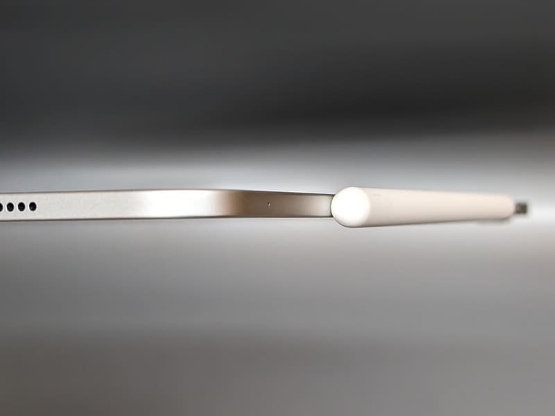 もっとも本体が薄くなりすぎたせいでApple Pencilのほうが厚いという逆転現象が起こってしまっている