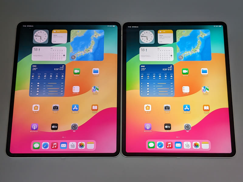 左が本製品、右が13インチiPad Air(以下同じ)。こちらも筐体サイズおよび画面サイズは厳密には異なるのだが目視での判別はほぼ不可能だ